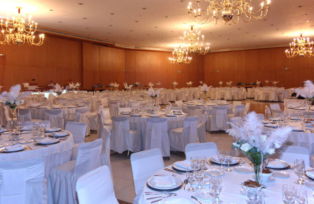Salón para eventos grandes bodas y banquetes